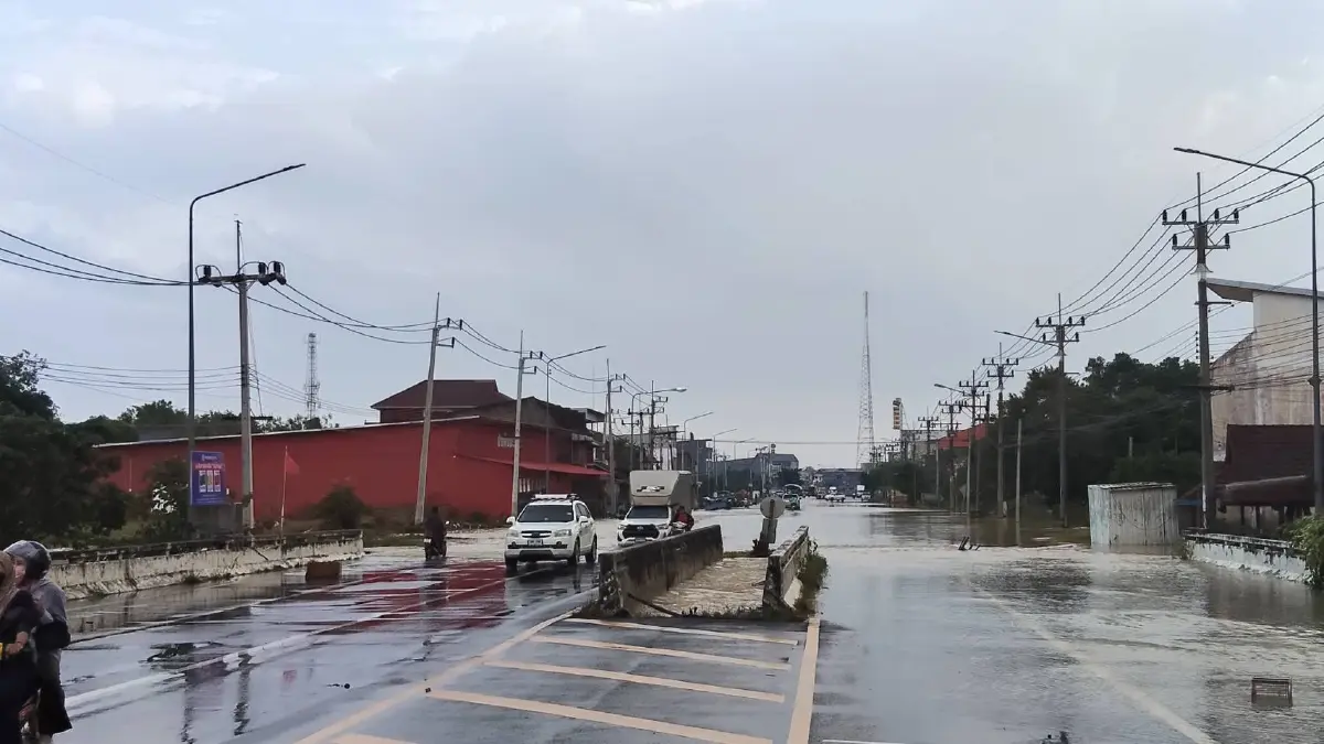 เตือนน้ำท่วมจะนะ หลังน้ำลด ถนนหลุดร่อนเกลื่อน เดินทางให้ระวัง