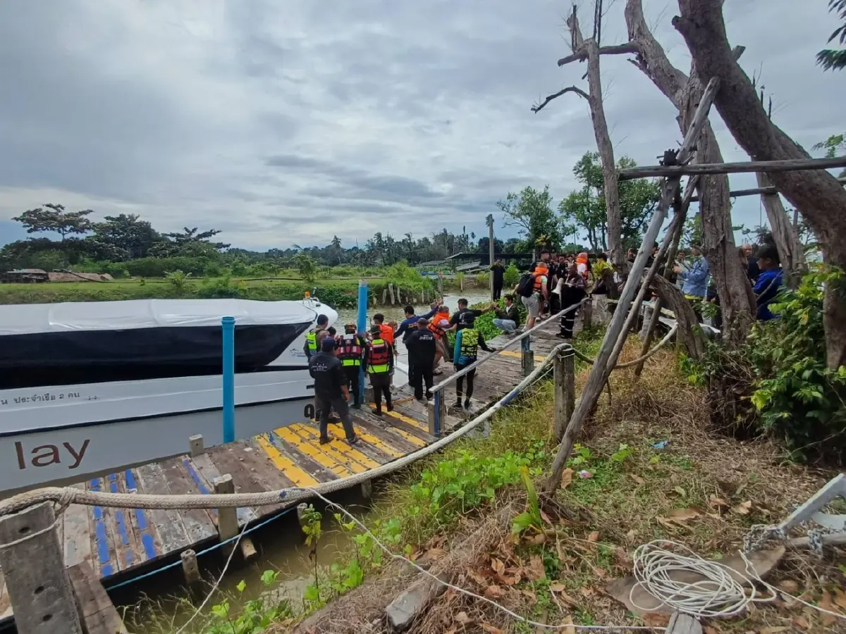 ระทึก ช่วย 97 นทท. เรือข้ามฝั่งเกาะกูดท้องเรือแตก น้ำทะลักเข้าเรือ