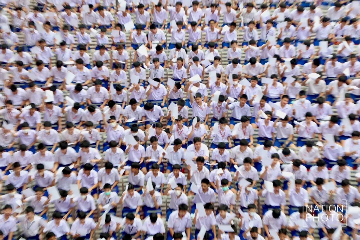 ชาวอัสสัมชัญ แปรอักษร พระบรมราชชนนีพันปีหลวง แสดงความอาลัย