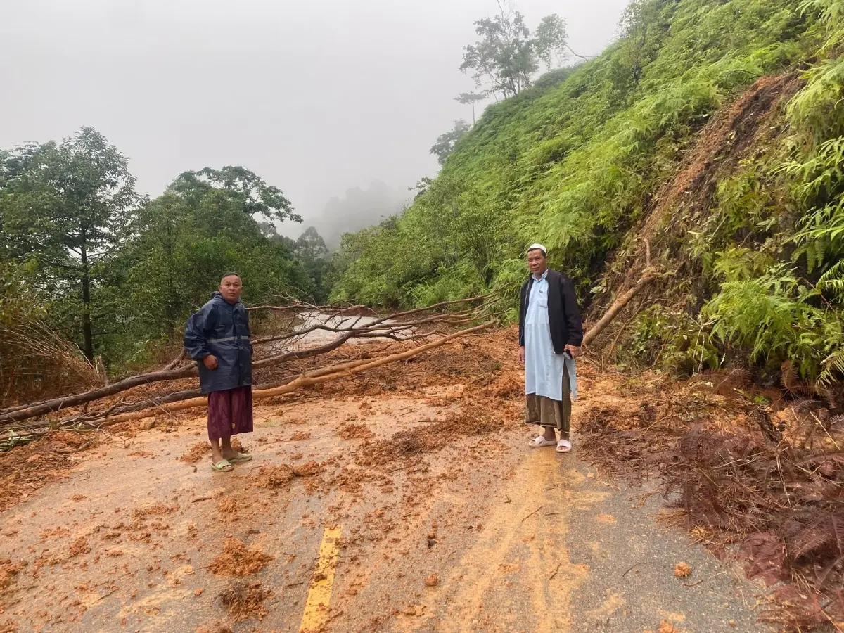 เกิดเหตุดินสไลด์ 'นราธิวาส' ปิดเส้นทางสัญจร บ้านน้ำหอม-ศรีสาคร