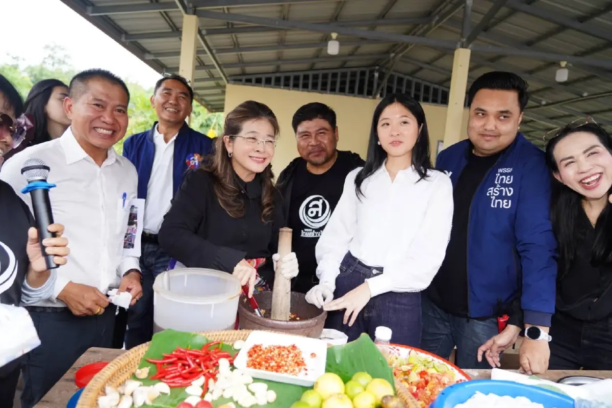 ‘สุดารัตน์’ ควง ‘จินนี่’ ลุยอุดรฯ เปิดผู้สมัคร สส. ย้ำยาแรงปราบโกง