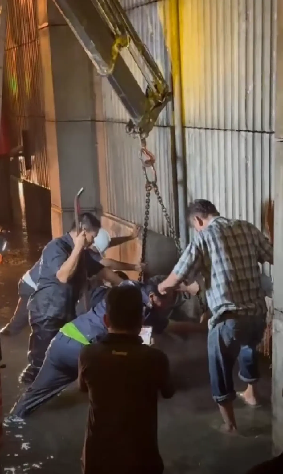 ดูเส้นทาง อุโมงค์บางซื่อ มีน้ำท่วมขัง 5 ซม. เปิดให้รถวิ่งได้แล้ว