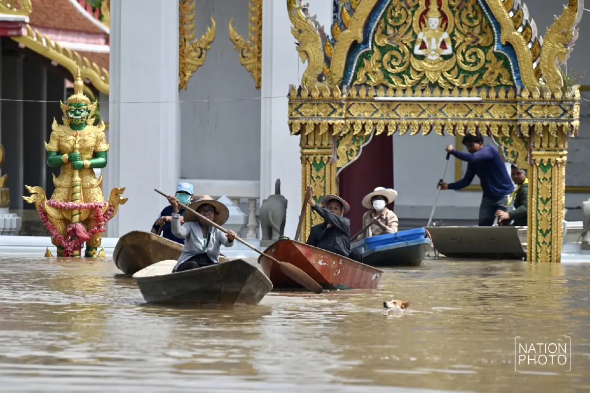 สถานการณ์น้ำท่วมหนัก ชาวอยุธยาพายเรือ รอต้อนรับนายกฯลงพื้นที่