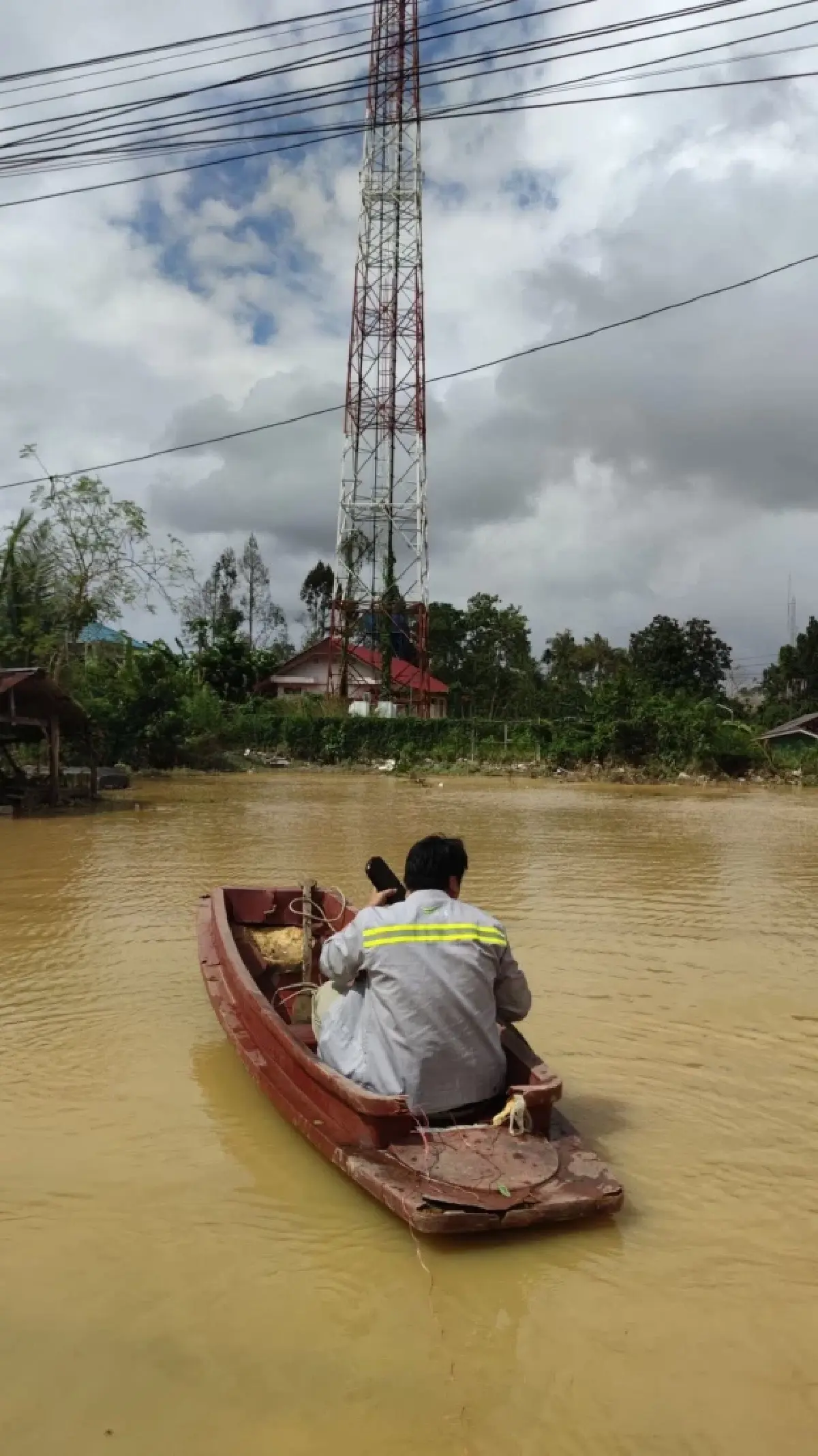 AIS ระดมวิศวกรกู้โครงข่ายน้ำท่วมหาดใหญ่  ตั้งวอร์รูม 24 ชม. หลังสถานีฐานจมน้ำ 60 แห่ง