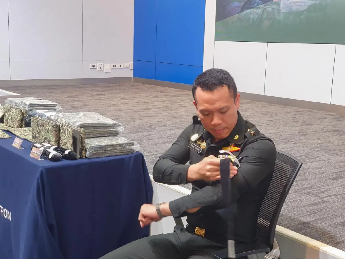 ซินโครตรอน-รพ.ค่ายสุรนารี ส่งมอบ สายรัดห้ามเลือด - เฝือกอ่อน 