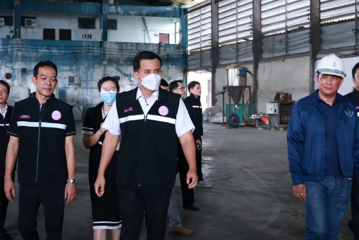 'ธนกร' ส่งทีม 'เต็มเหนี่ยว' สั่งปิด 2 โรงงานเถื่อน จ.สมุทรปราการ