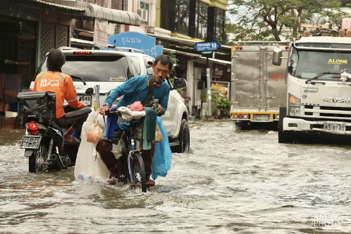 ฝนถล่มกรุง! ดอนเมืองน้ำยังท่วมขัง ถนนสรงประภา น้ำยังท่วมขัง