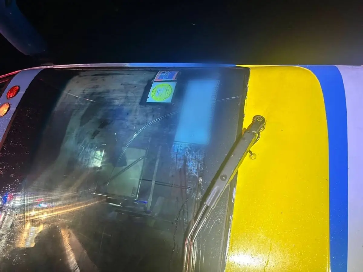 รถทัวร์พลิกคว่ำ ถนนลำปาง-เชียงใหม่ เจ็บอื้อ มีปิดถนน เร่งตัดไฟ