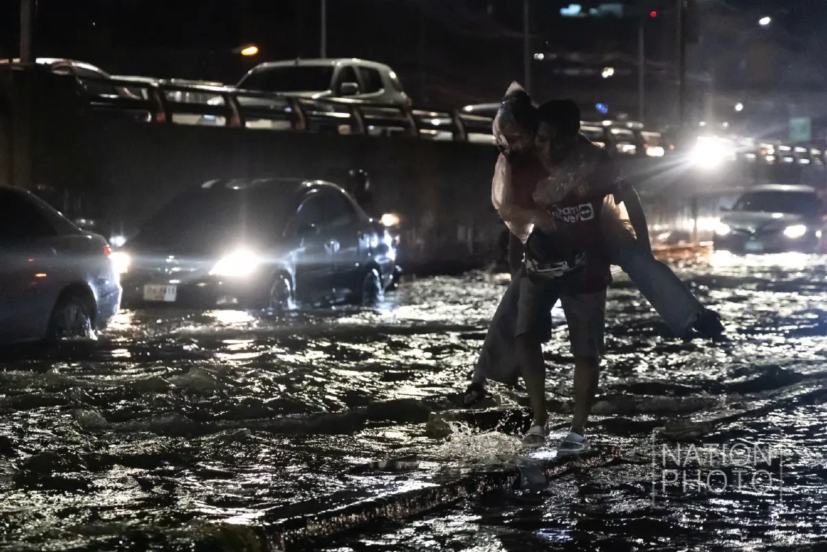 ฝนถล่มกรุงเทพ อัปเดตสถานการณ์ล่าสุด น้ำท่วมขังหลายจุด