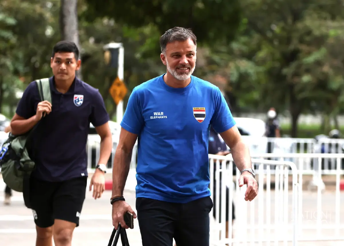 บรรยากาศก่อนศึกคัดเลือกเอเชีย แฟนบอลแห่เชียร์ ไทย พบ สิงคโปร์