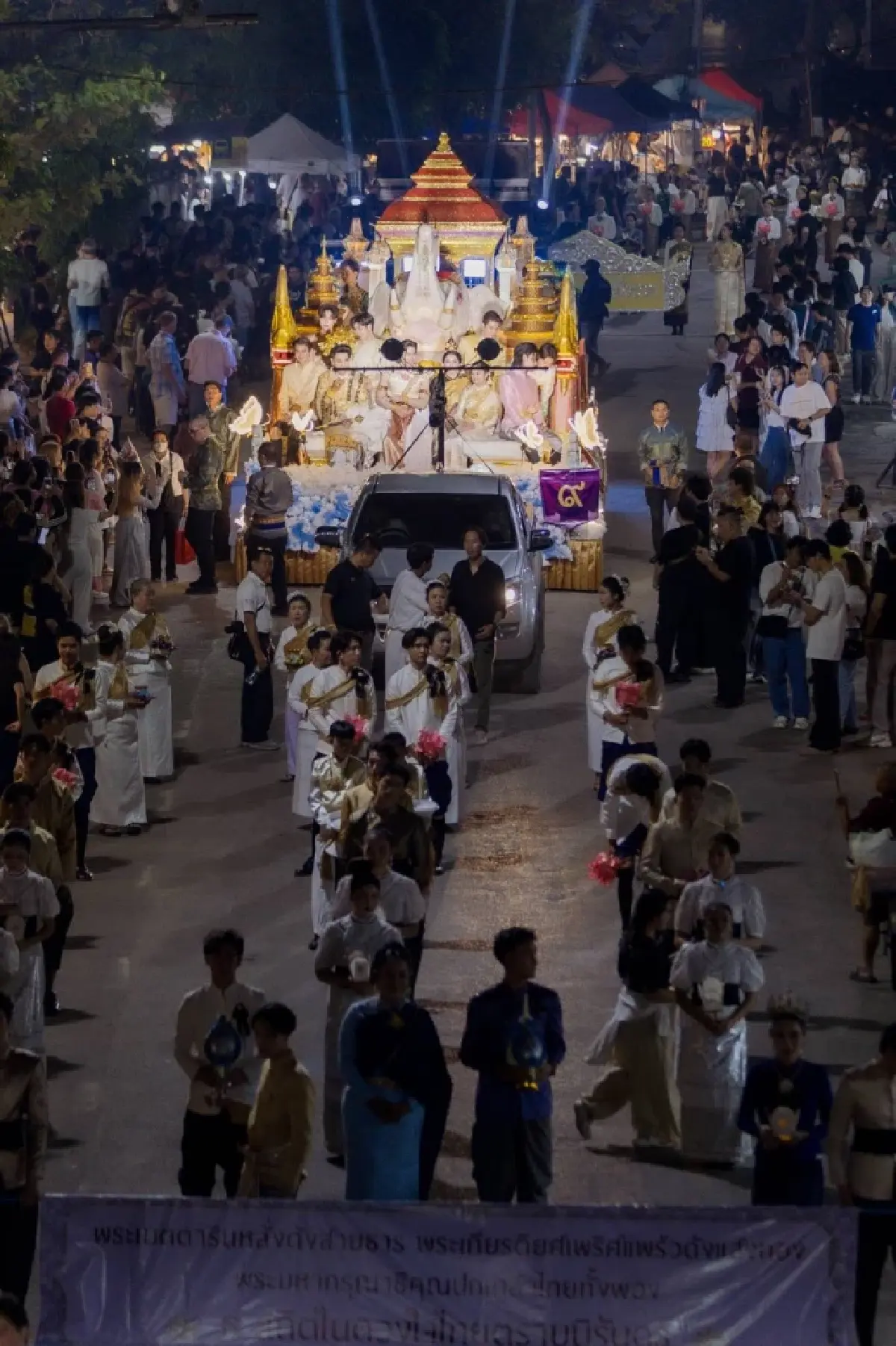 'มาดามหยก'  ร่วมขบวนกระทงใหญ่ ยี่เป็งเชียงใหม่ กระตุ้นเศรษฐกิจภาคเหนือ