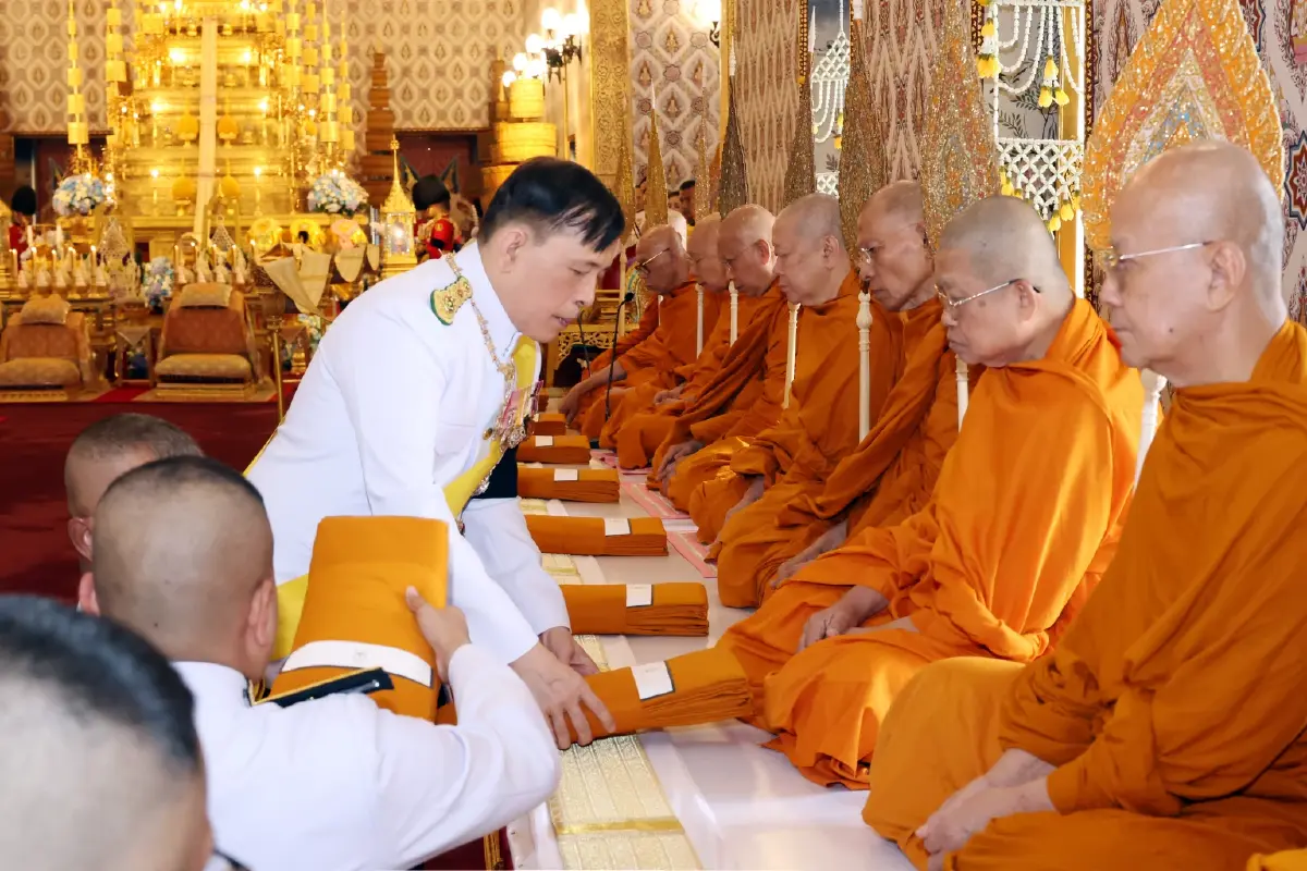 ในหลวง พระราชินี ทรงบำเพ็ญพระราชกุศลปัณรสมวาร 15 วัน ถวายพระบรมศพ พระพันปีหลวง