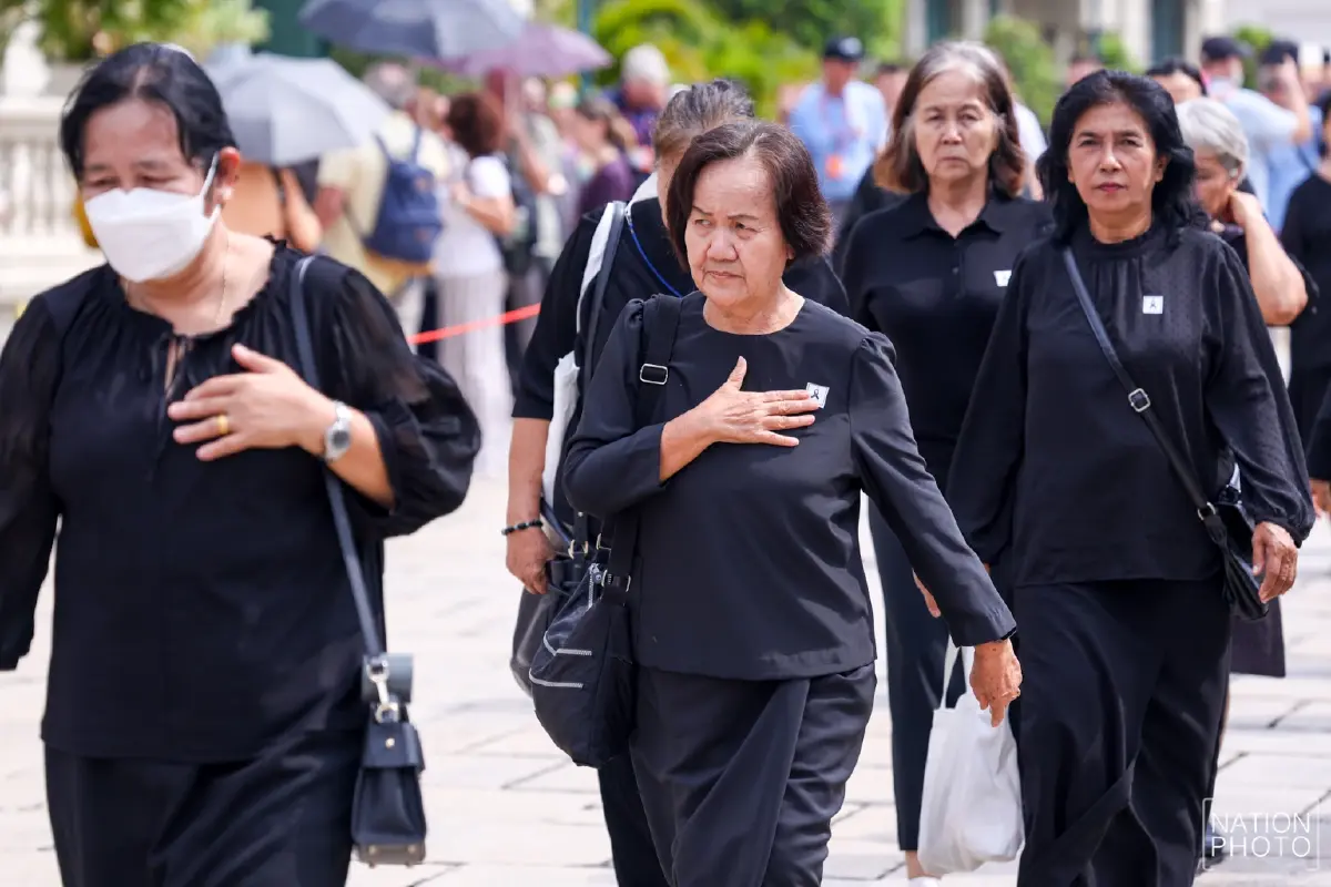 ประชาชนหลั่งไหล ถวายบังคมพระบรมศพ พระพันปีหลวง ในพระบรมมหาราชวัง
