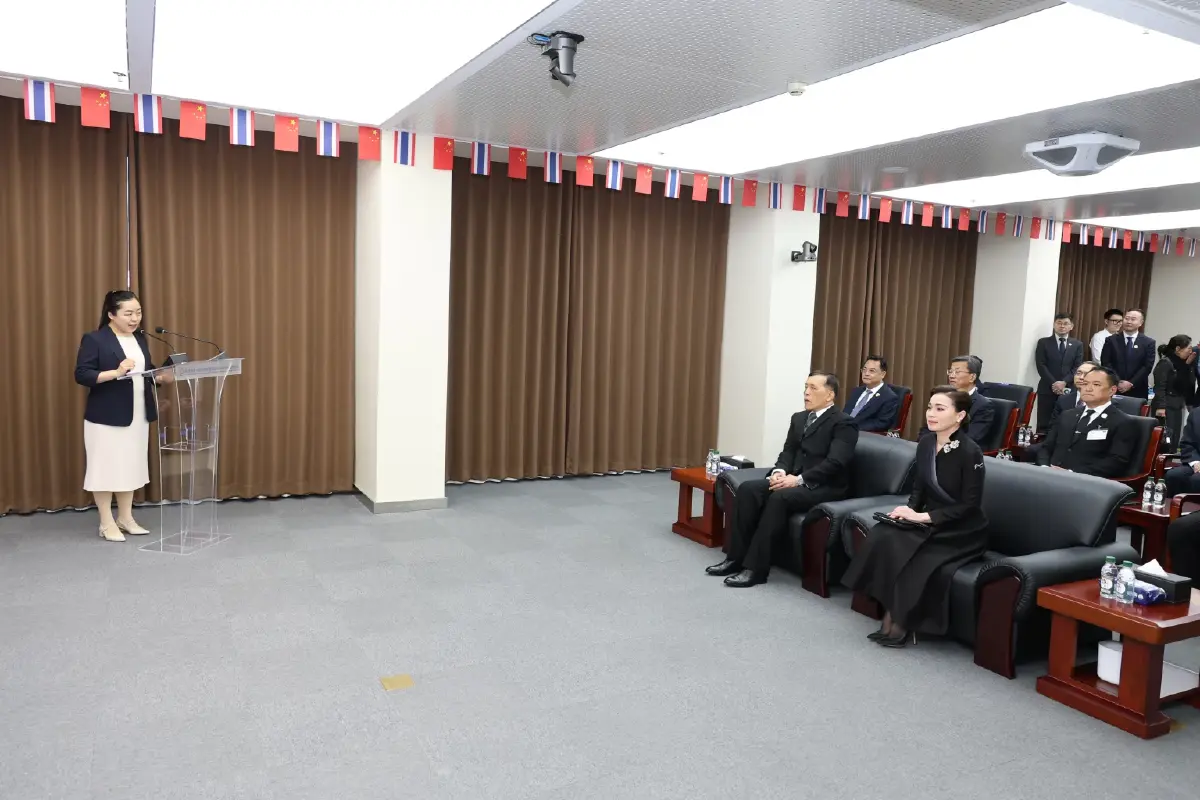 ในหลวง-พระราชินี ทอดพระเนตรศูนย์พัฒนาเทคโนโลยีและทรัพยากรด้านการศึกษา