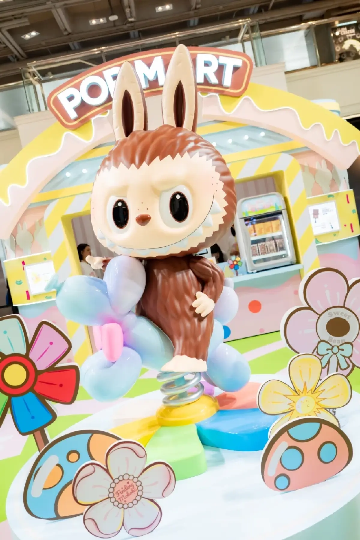 POP MART ชูคาแรกเตอร์ระดับไอคอนิก เนรมิตแลนด์มาร์กสุดป๊อป ใจกลางกรุงเทพฯ