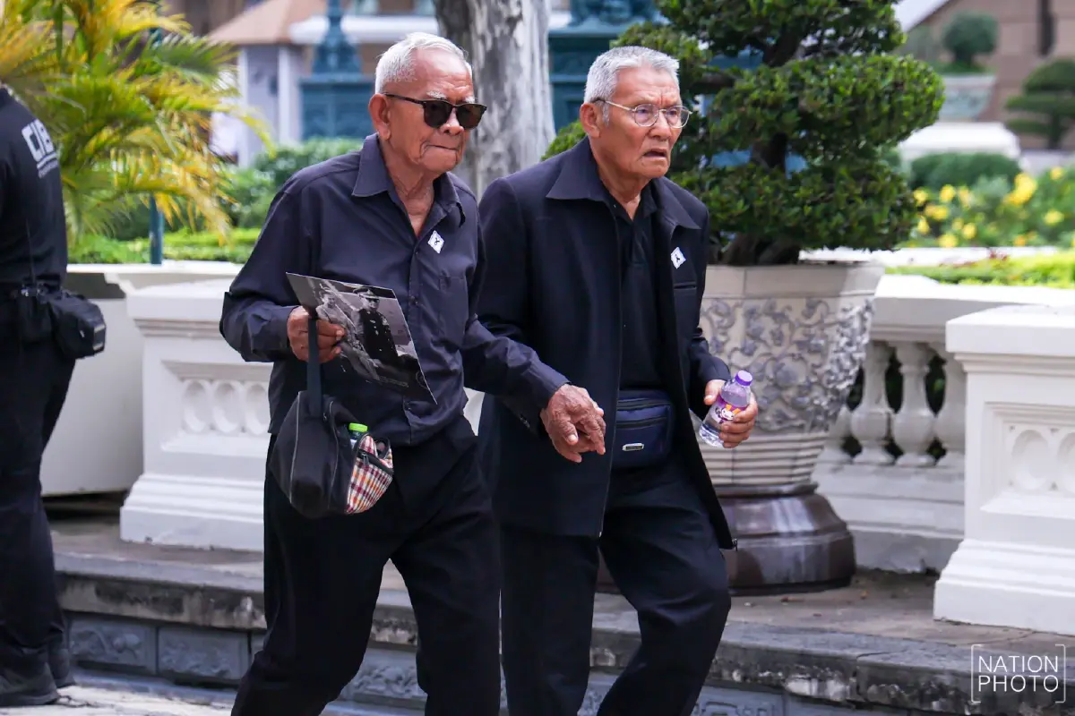 สำนักพระราชวัง เปิดให้ประชาชน ถวายบังคมพระบรมศพ 'พระพันปีหลวง' เป็นวันแรก