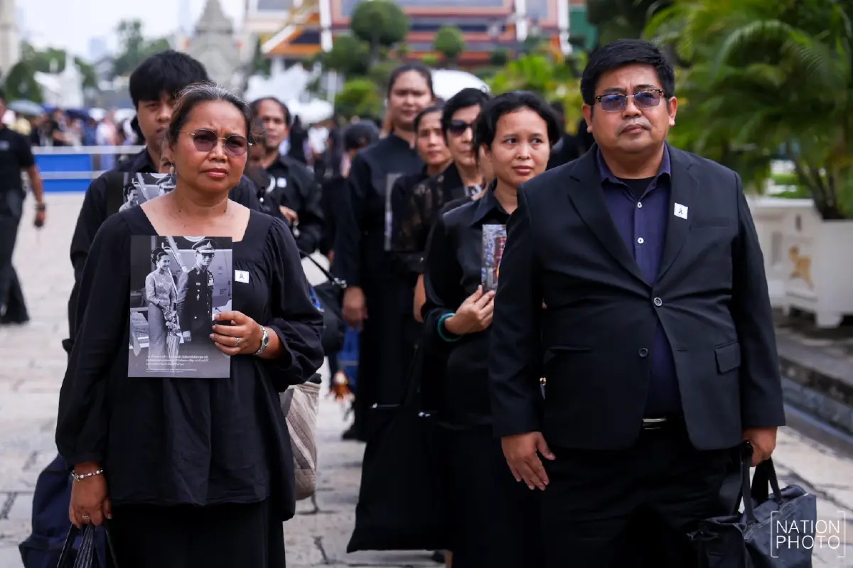 สำนักพระราชวัง เปิดให้ประชาชน ถวายบังคมพระบรมศพ 'พระพันปีหลวง' เป็นวันแรก