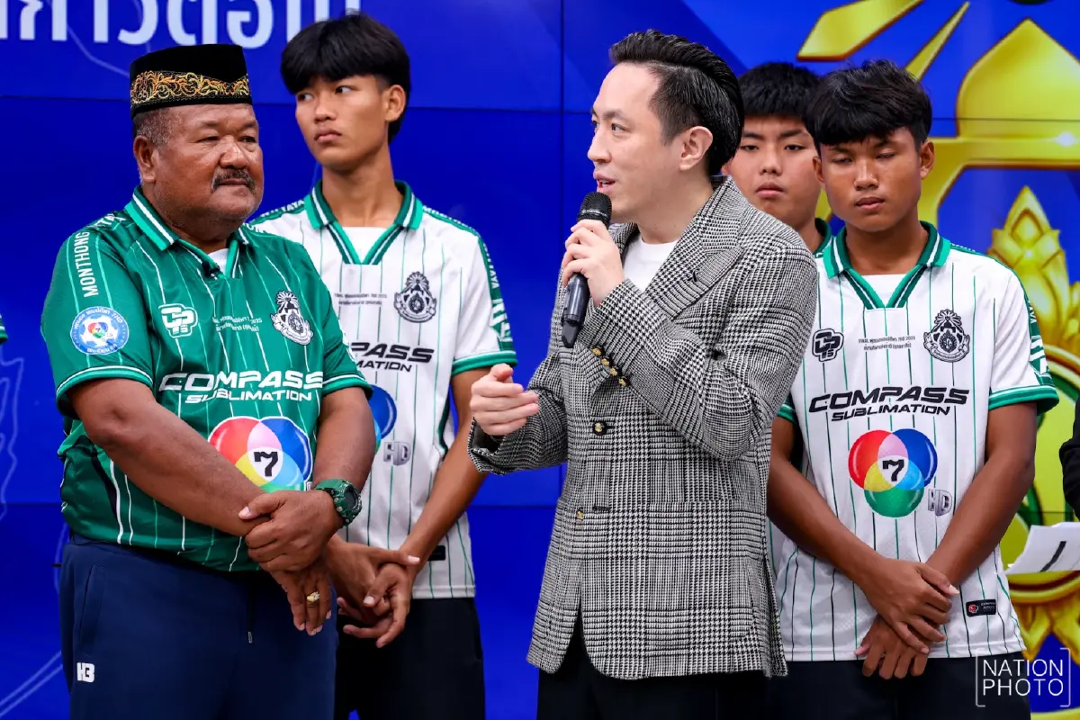 จุดพลังฝันเยาวชน! มอบทุนสนับสนุน ทีมฟุตบอล 'หมอนทองวิทยา'