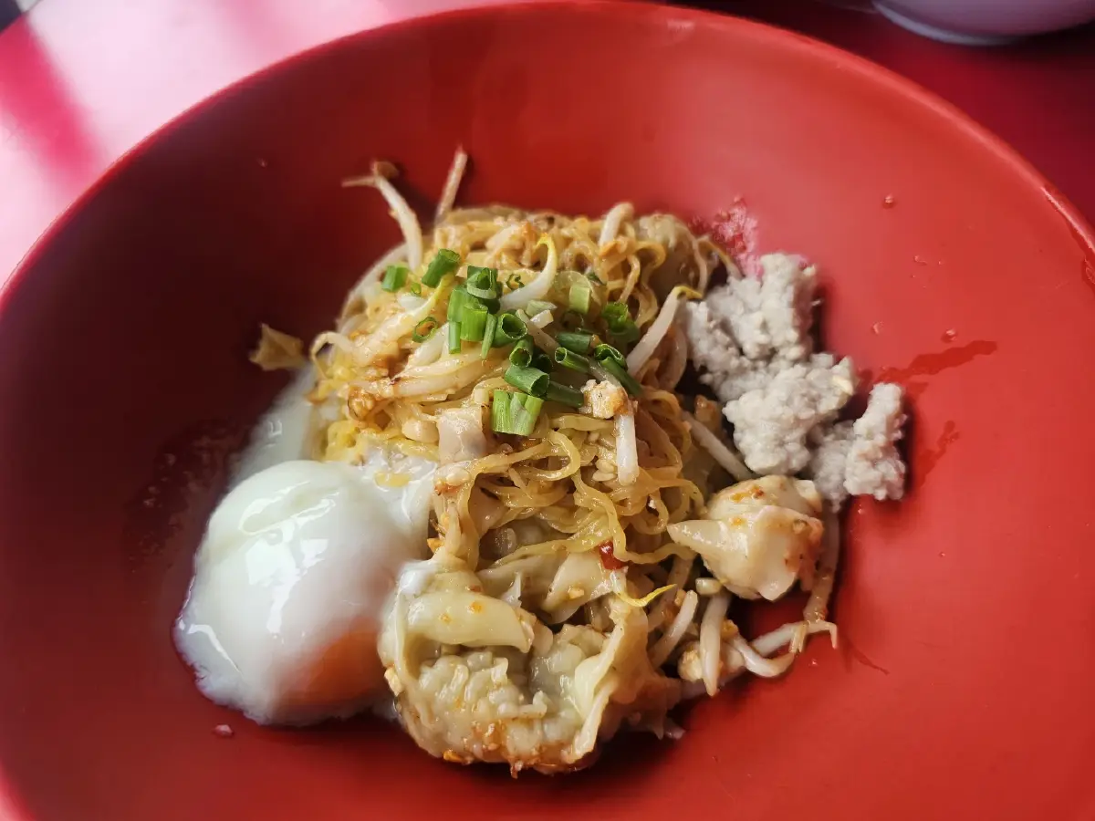 ‘โกบู้รสซิ่ง’ ก๋วยเตี๋ยวต้มยำในตำนาน 50 ปี ซอยนวมินทร์ 8