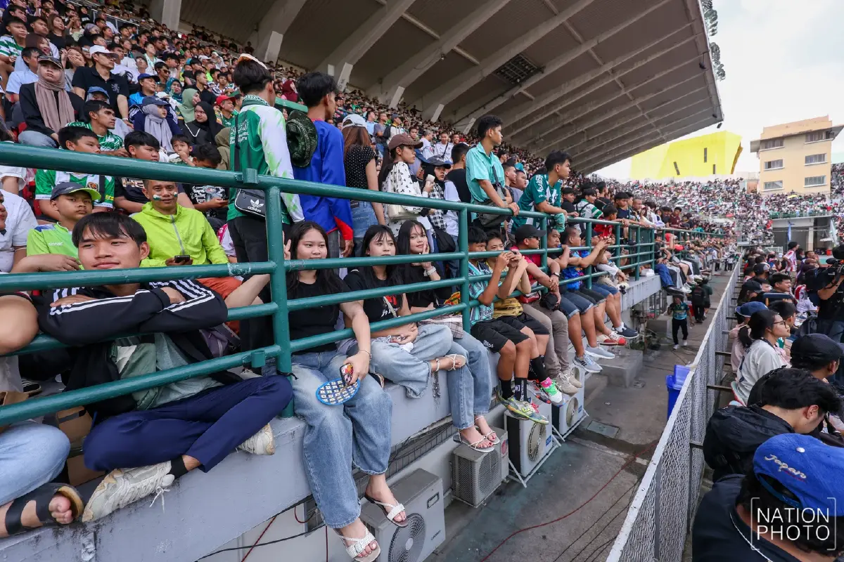 สนามศุภชลาศัย แตก! แฟนบอลแห่เชียร์คู่ชิงฯ "หมอนทองวิทยา vs อบจ.ชัยนาท"