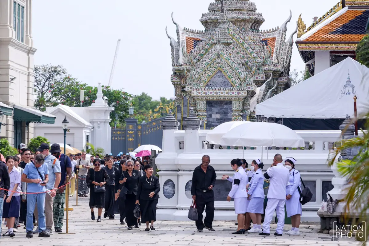 ประชาชนหลั่งไหล ถวายบังคมพระบรมศพ พระพันปีหลวง ในพระบรมมหาราชวัง