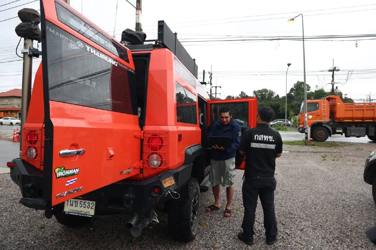 เอไอเอส–ทรู ระดมกำลังช่วยน้ำท่วมใต้ มอบโทร–เน็ตฟรี เสริมสัญญาณ 24 ชม.