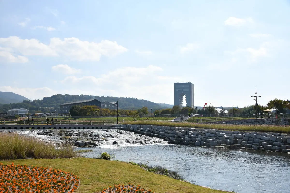 เก็บตก APEC คยองจู: เมื่อเกาหลีใต้ใช้เวทีเศรษฐกิจ ผสานอดีตและอนาคต ผ่านเทคโนโลยีและวัฒนธรรม | World Wide View