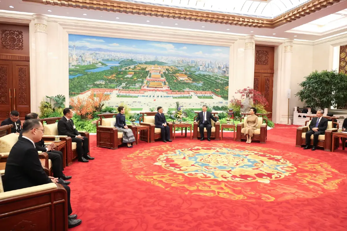 ในหลวง-พระราชินี เสด็จฯ มหาศาลาประชาชน สี จิ้นผิง-ภริยา เฝ้าฯ รับเสด็จ