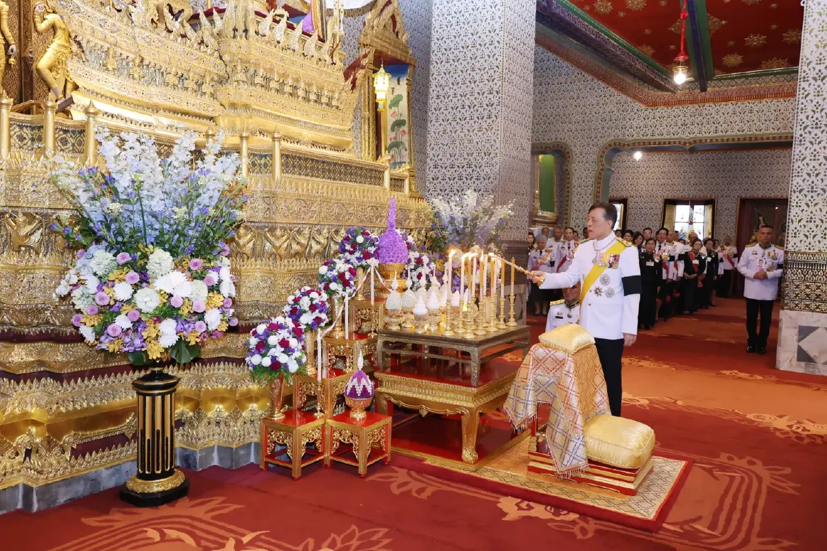 ในหลวง-พระราชินี ทรงบำเพ็ญพระราชกุศลวันคล้ายวันสวรรคต รัชกาลที่ 6 ครบ 100 ปี