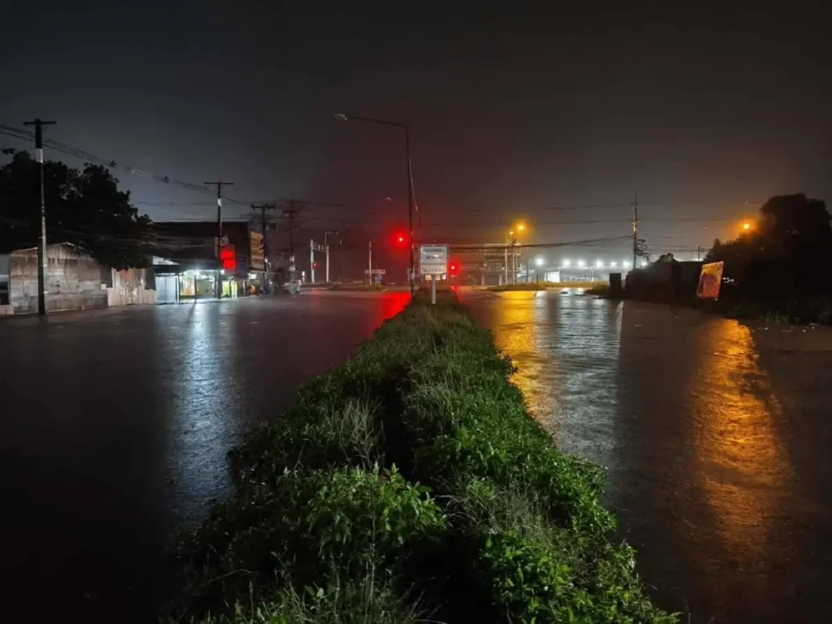 น้ำท่วมภาคใต้ ล่าสุด 5 จังหวัด ยังอ่วม เจอ 'ฝนถล่มหนัก' ปภ. เตือนดินถล่ม