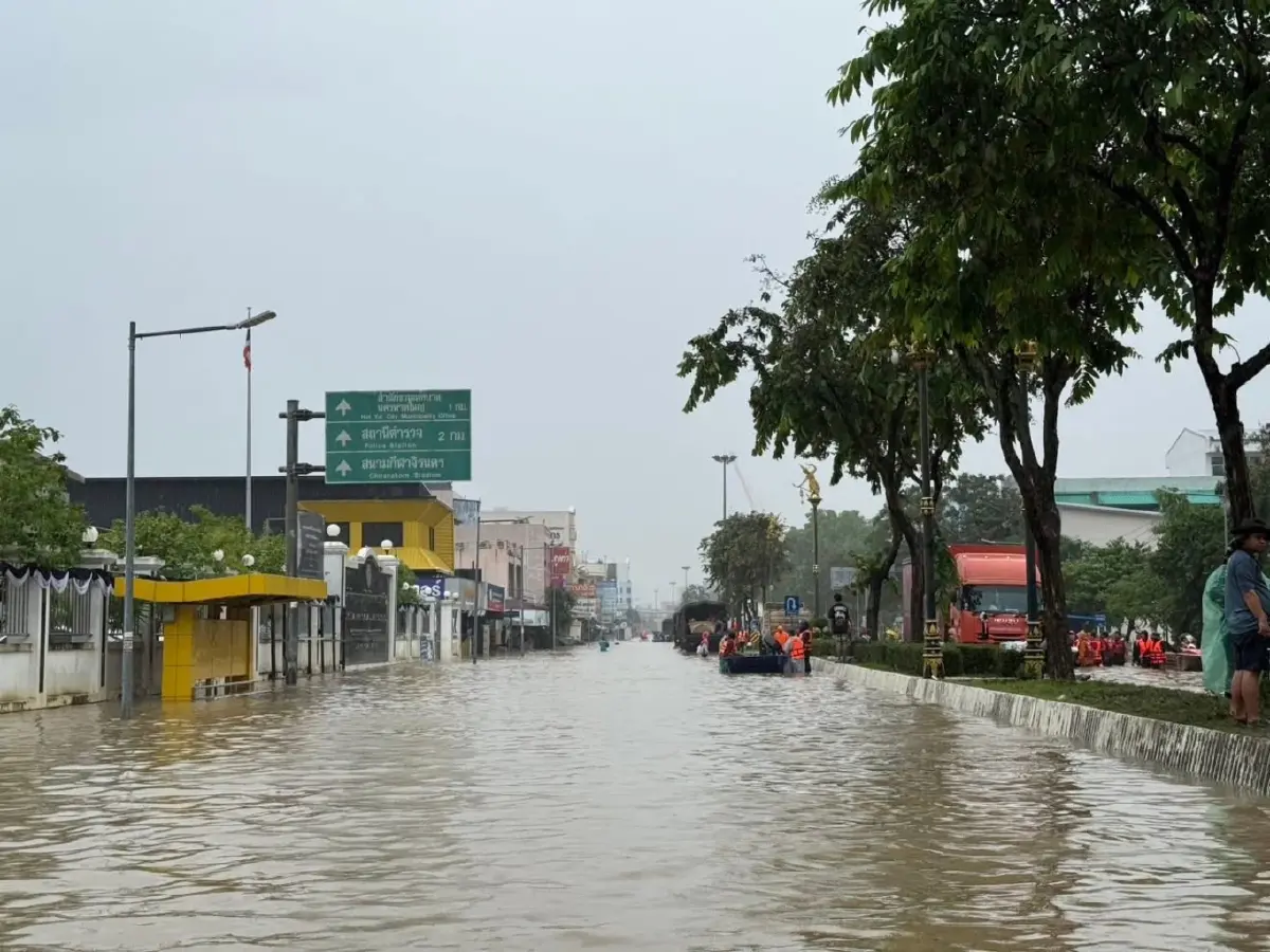 หาดใหญ่ดีขึ้น 3 แยกคอหงส์เปิดแล้ว 'เขต 8' วิกฤตสุด คนติดค้างมาก