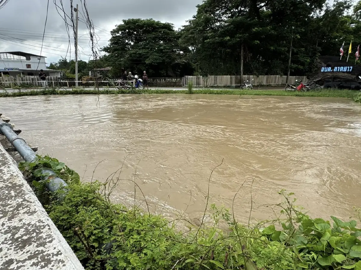 เตือนน้ำท่วมนครสวรรค์ สะพานร้าว เสี่ยงพัง - ยกเลิกลอยกระทง 2568