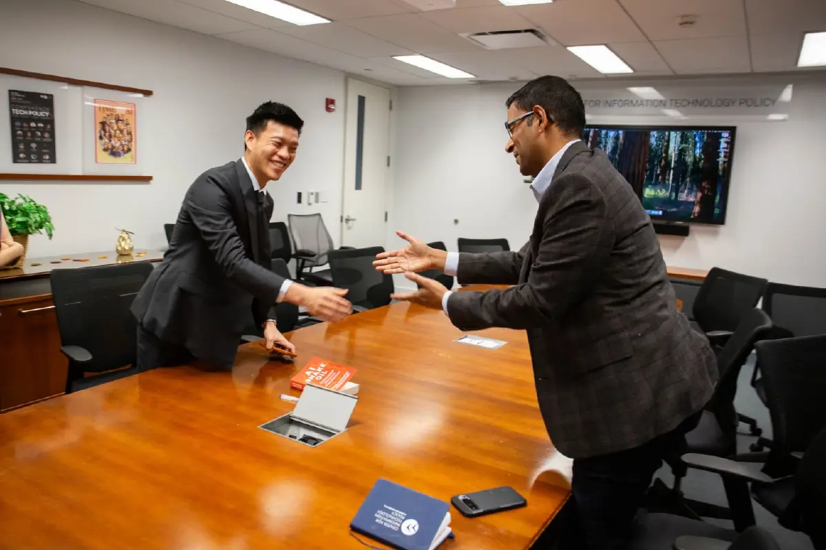 'เท้ง' ยก 3 ปัญหากลุ่มอิทธิพลกุมอำนาจรัฐ ปลุกเลือก ปชน.ช่วยต่อสู้