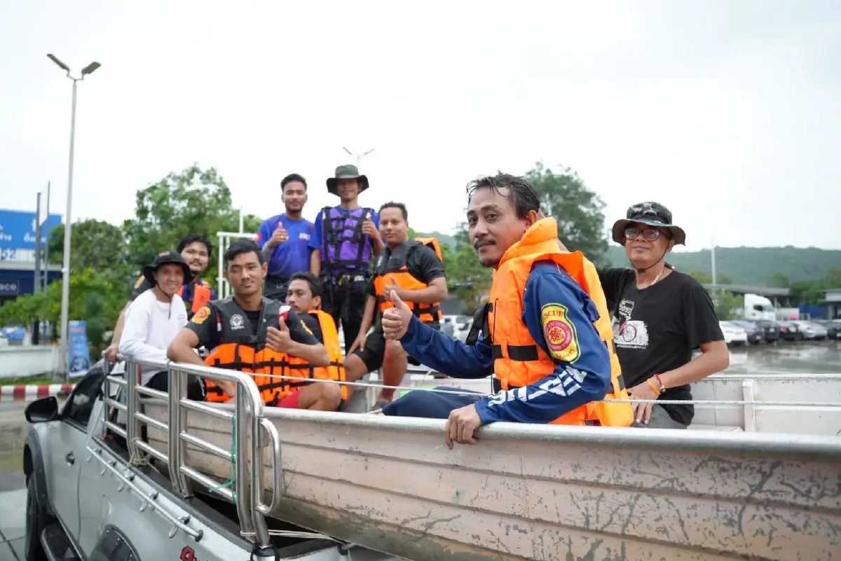'เท้ง' นำทัพส้มลุยช่วย 'น้ำท่วมหาดใหญ่' แนะรัฐบูรณาการทุกหน่วย