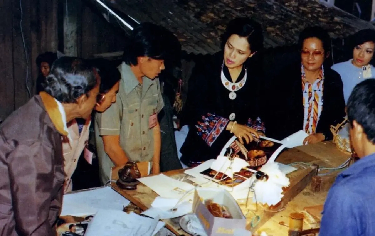 "สมเด็จพระพันปีหลวง" ทรงอภิบาลศิลปาชีพ ปั้นชาวนาสู่ช่างศิลป์ระดับโลก