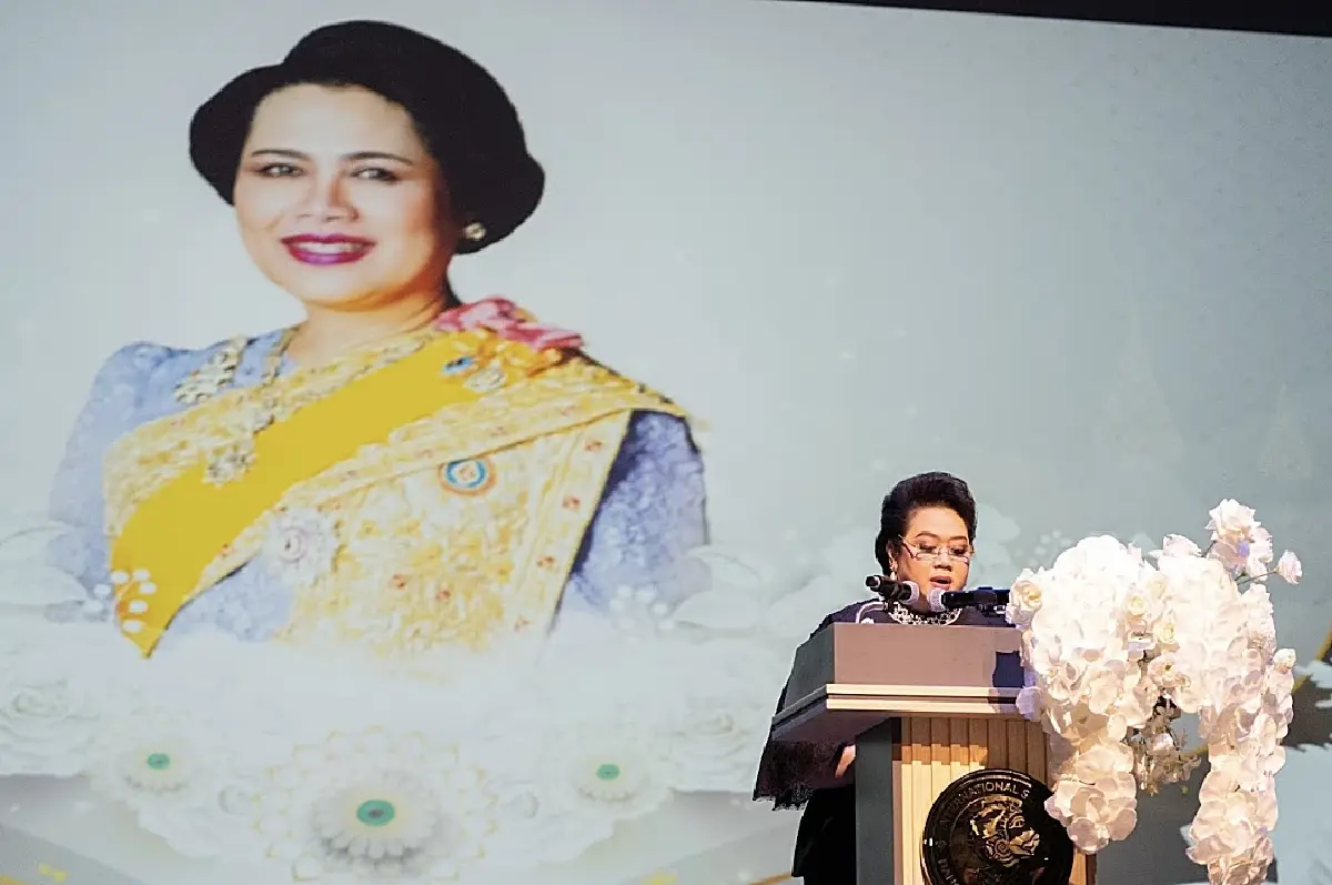 โรงเรียน ISB จัดพิธีถวายความอาลัย น้อมสํานึกในพระมหากรุณาธิคุณ "สมเด็จพระพันปีหลวง"