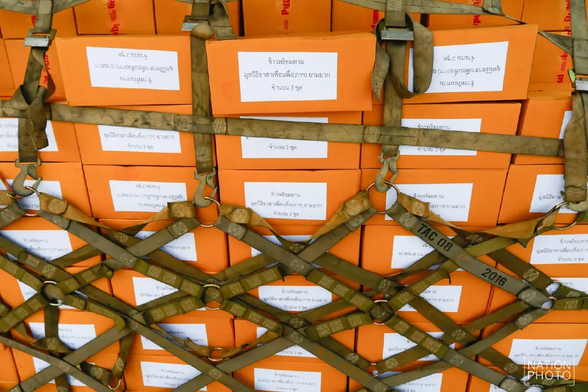 ทอ. รับมอบสิ่งของ มูลนิธิอาสาเพื่อนพึ่ง (ภาฯ) ส่งต่อช่วยน้ำท่วมภาคใต้