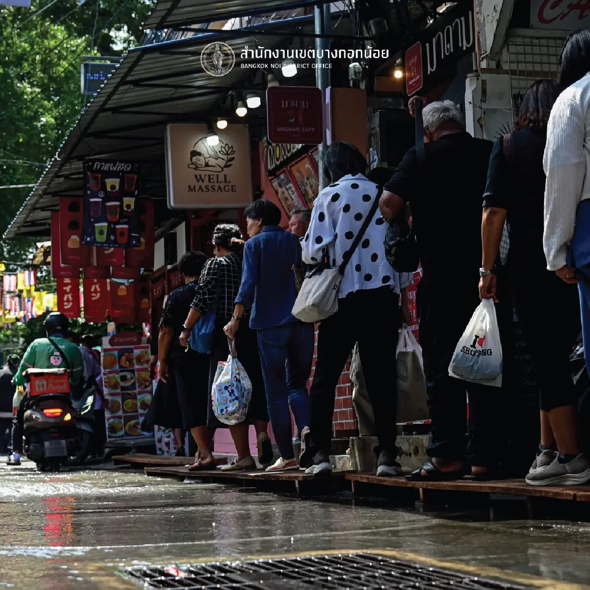 บางกอกน้อย เตือนน้ำท่วมใหญ่ น้ำทะเลหนุนสูง ห้ามย้ายกระสอบทราย