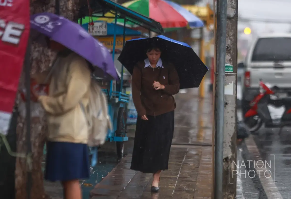 ตามคาด พายุเข้าไทย 'คัลแมกี' เคลื่อนเข้าอุบลฯ ฝนตกหนัก ลมแรง