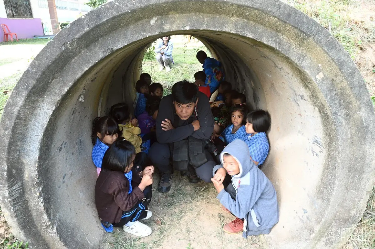 นักเรียน สุรินทร์ ซ้อมอพยพ เข้าบังเกอร์ หวั่นปะทะ ปราสาทตาเมือนธม