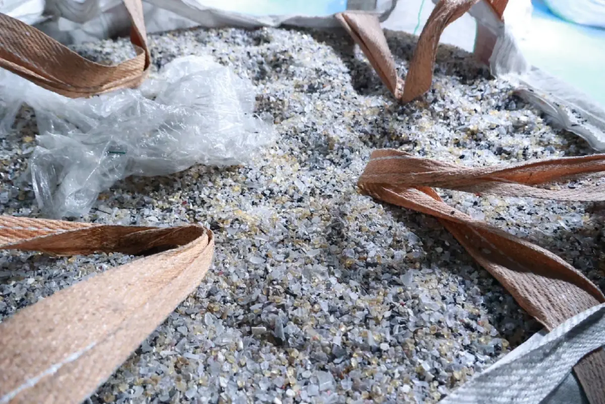 'ธนกร' ส่งทีม 'เต็มเหนี่ยว' สั่งปิด 2 โรงงานเถื่อน จ.สมุทรปราการ