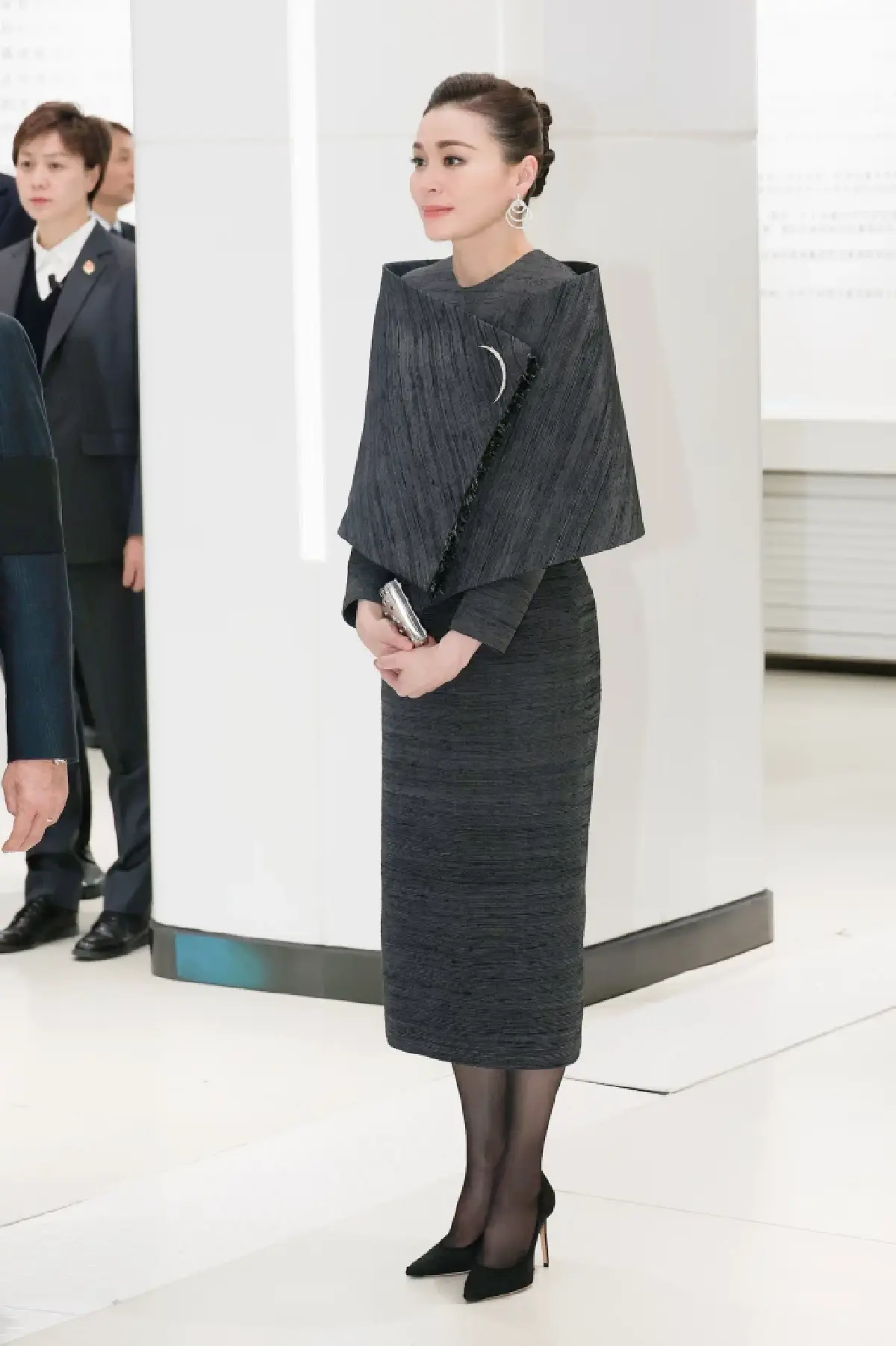 ในหลวง-พระราชินี ทอดพระเนตรศูนย์พัฒนาเทคโนโลยีและทรัพยากรด้านการศึกษา