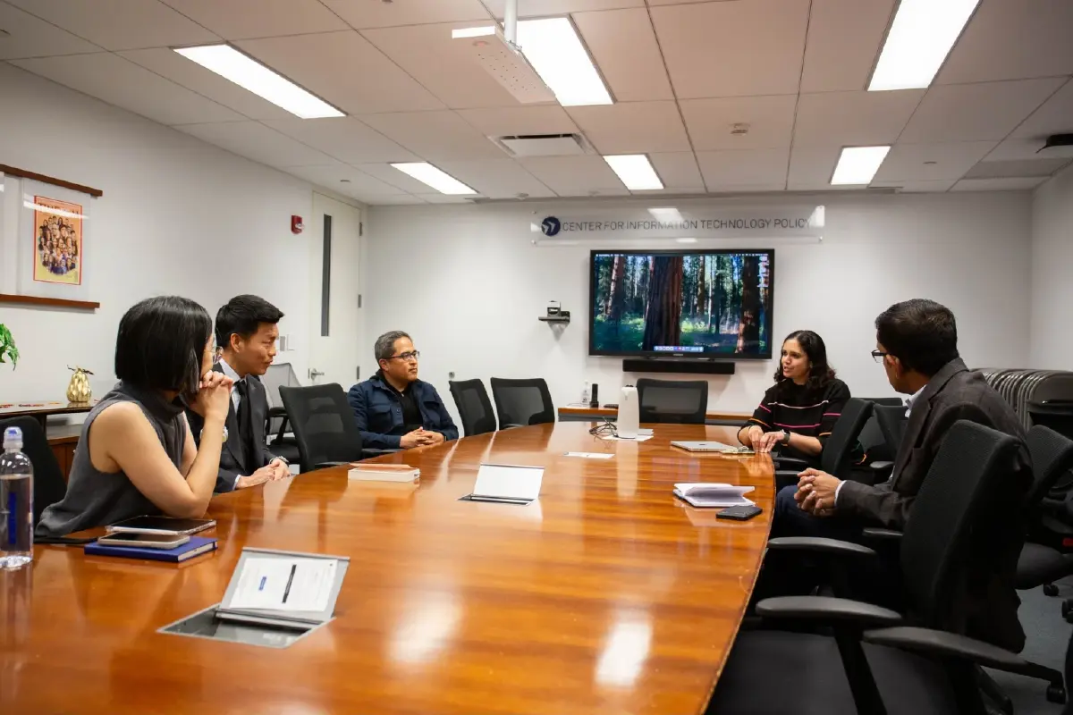 'เท้ง' ยก 3 ปัญหากลุ่มอิทธิพลกุมอำนาจรัฐ ปลุกเลือก ปชน.ช่วยต่อสู้