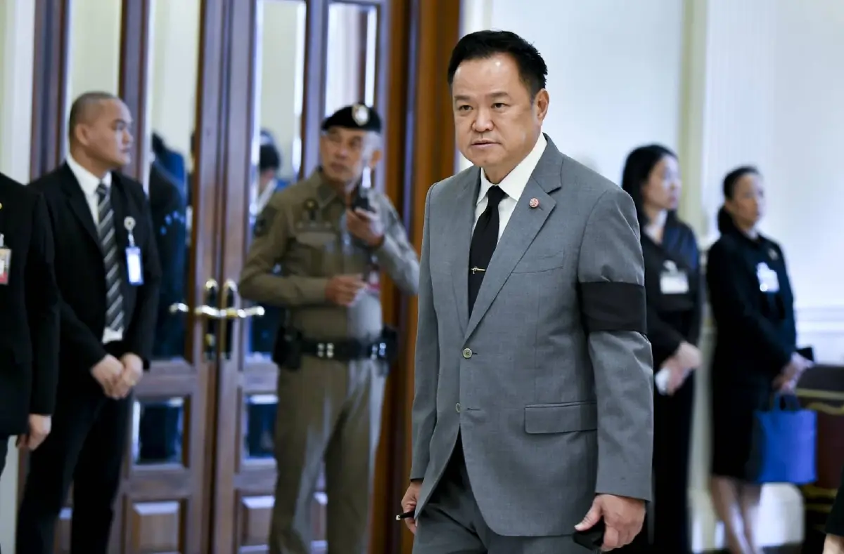 ‘ราชเลขานุการในพระองค์’  ร่วมประชุมกับรัฐบาล  ระดมสรรพกำลังช่วยน้ำท่วมภาคใต้