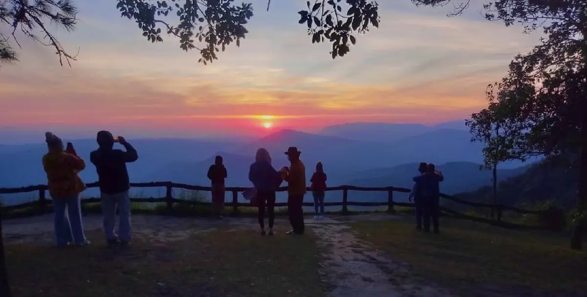 หนาวสั่นมาก ภูเรือ อุณหภูมิดิ่ง 7°C อุตุฯ เตือน อีสาน อุณหภูมิลด 5°C