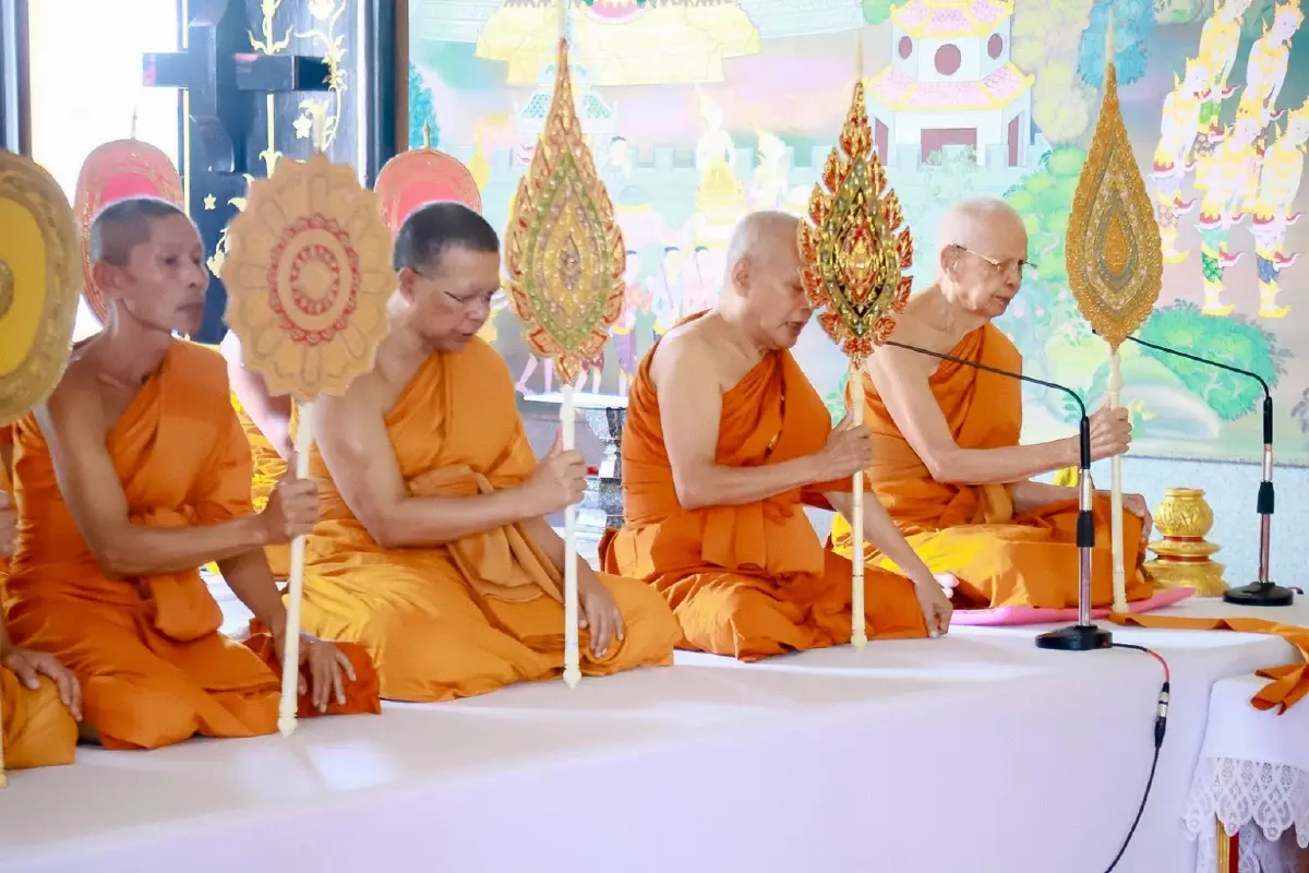 โปรดเกล้าฯ พลตรีหญิง คุณหญิงปภัสสร วัชรหทัยพัทธ์ ถวายผ้าพระกฐินพระราชทาน