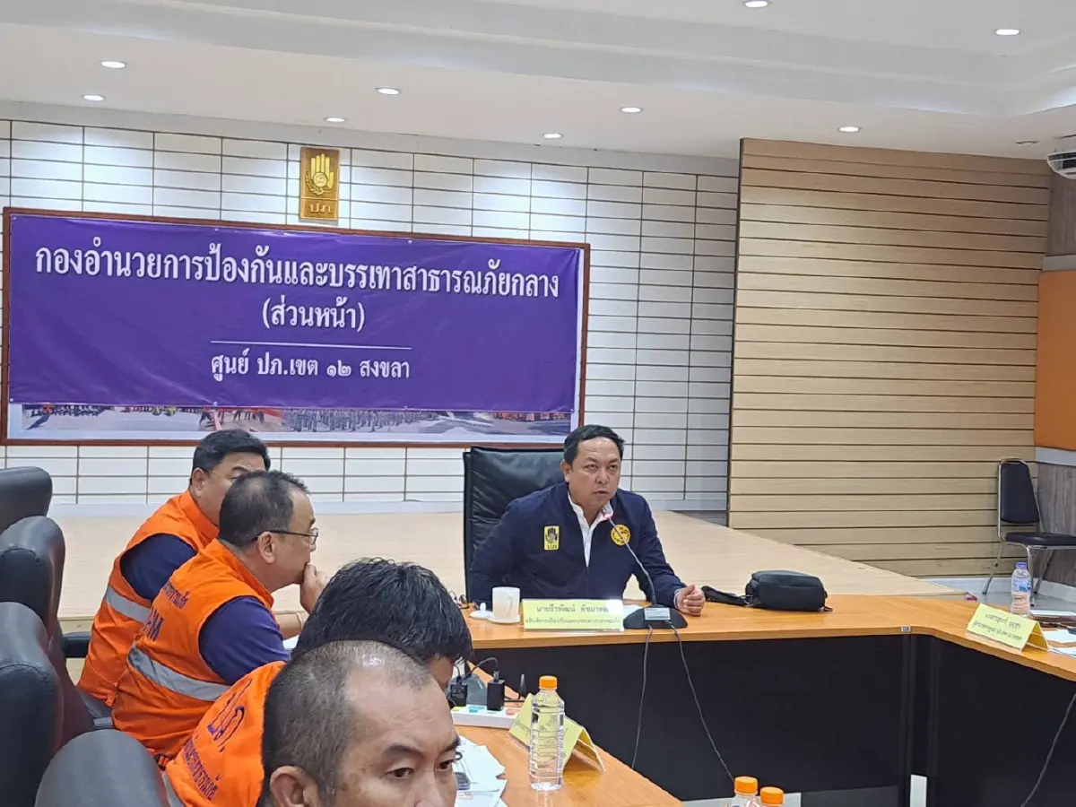 ปภ. นำทีม ตั้งกองอำนวยการส่วนหน้า ระดมรถ เรือ และ ฮ. KA-32 ช่วยน้ำท่วม