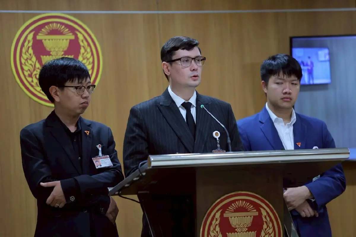 กมธ.มั่นคง ชง 43 ชื่อพันสแกมเมอร์ ให้ทางการสอบ ซัดนายกตีเช็คเปล่า