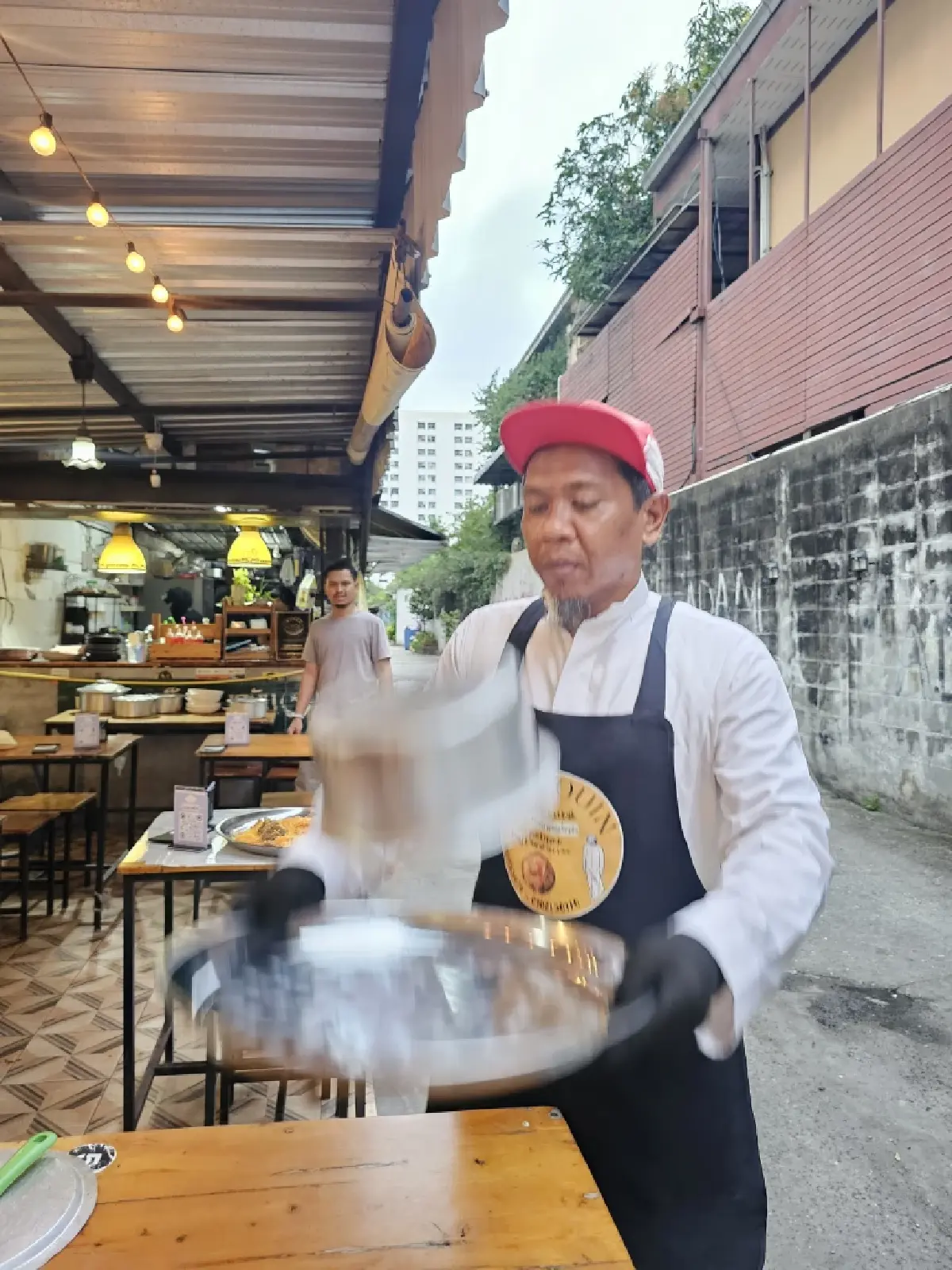 ‘ข้าวหมกอาหรับคว่ำหม้อ’ อร่อย ไร้เทียมทานใน ‘ย่านพัฒนาการ 40’