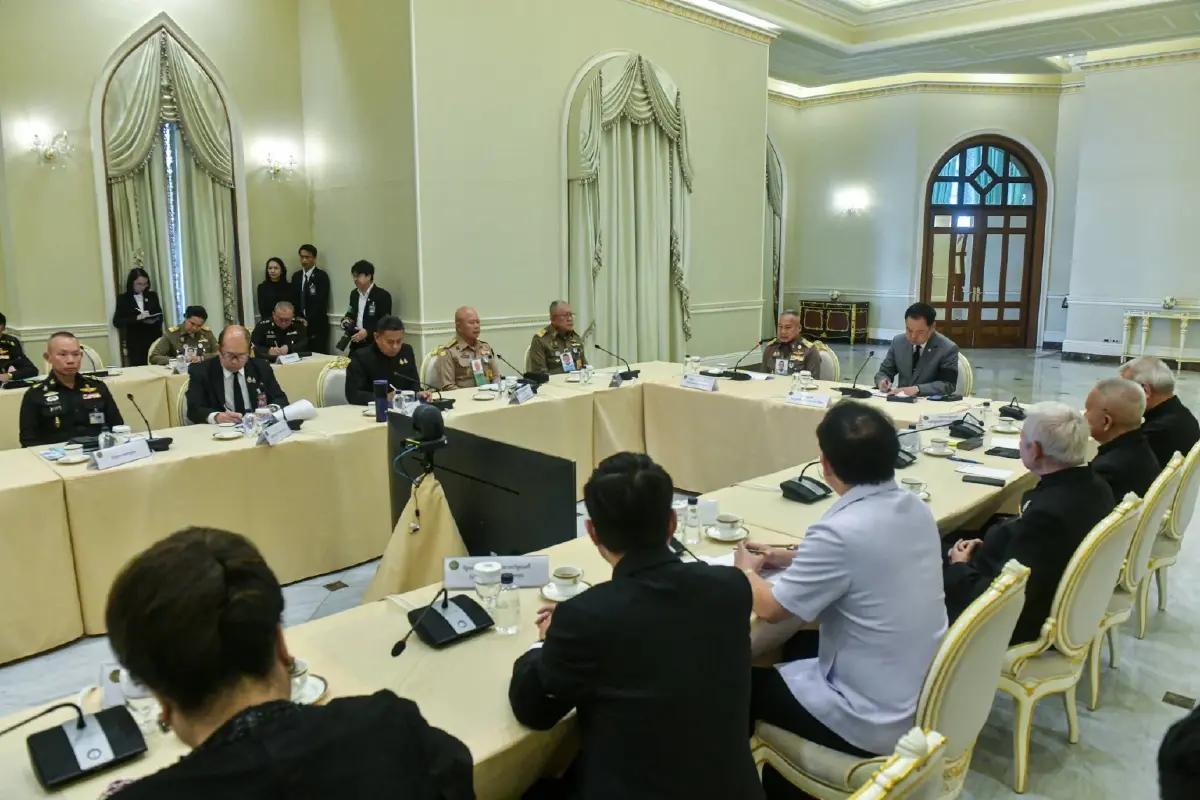 ‘ราชเลขานุการในพระองค์’  ร่วมประชุมกับรัฐบาล  ระดมสรรพกำลังช่วยน้ำท่วมภาคใต้